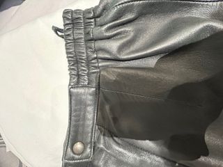 Falda de piel vintage negra