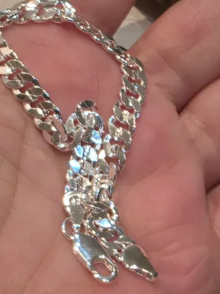 Pulsera plata con eslabones