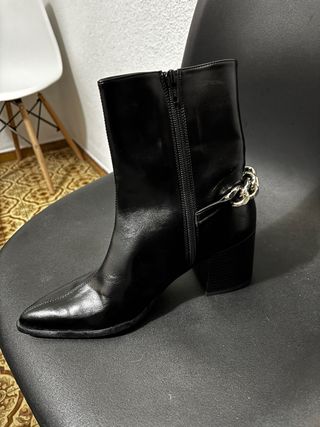 Botines Mireia Playà negros veganos con cadena