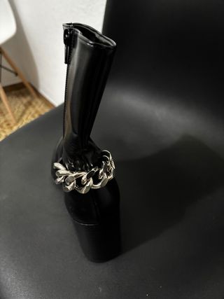 Botines Mireia Playà negros veganos con cadena