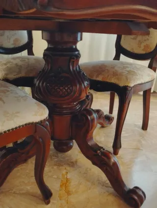 Tavolo in radica con sedie