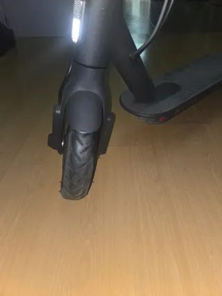 Patinete eléctrico gris