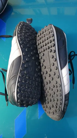 Scarpe da calcio Puma nere e bianche