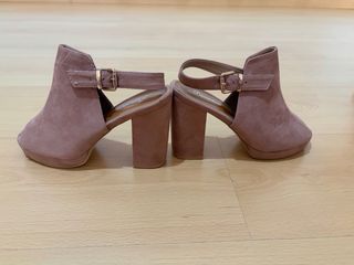 Zapatos tacón tipo zueco rosa