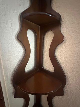 Estantería de esquina de madera