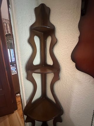 Estantería de esquina de madera