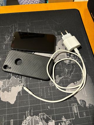 iPhone XR Negro + Cargador + Funda