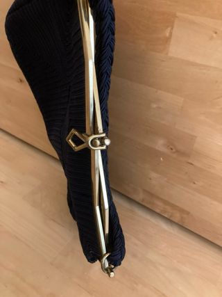 Borsetta vintage blu con dettagli oro