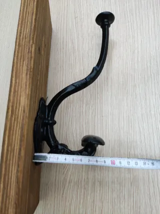 Colgador de forja rústico