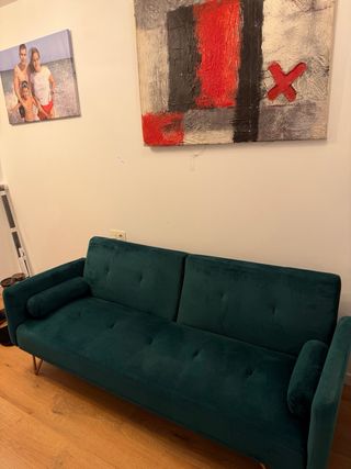 Sofá de terciopelo verde SKLUM