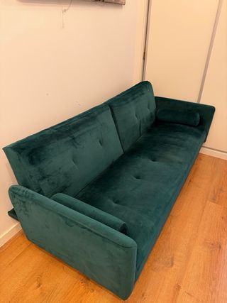 Sofá de terciopelo verde SKLUM