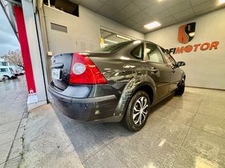 FORD FOCUS SEDAN 1.6 GASOLINA 100CV 82.000KM 2007