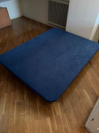 Urge vendo 2 Somier tapizado de madera con 4 patas