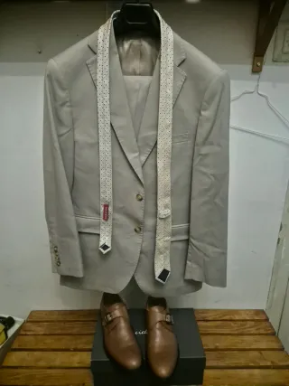 Traje Beige y Marrón Nuevo