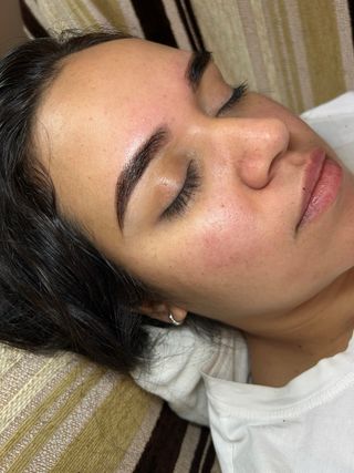 DISEÑO DE CEJAS CON HENNA