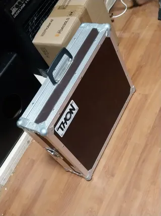 ThON CASE para Roland TR-8S  en exelente estado .