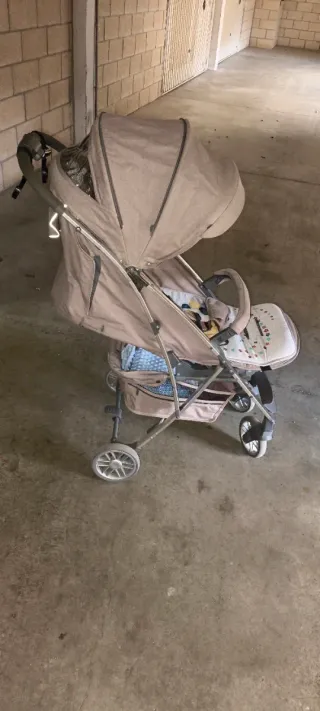 Silla de paseo ligera y plegable