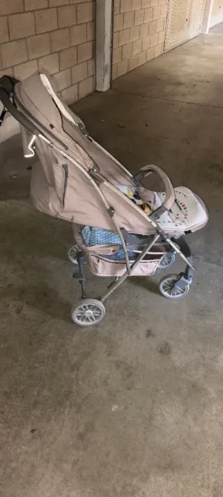 Silla de paseo ligera y plegable