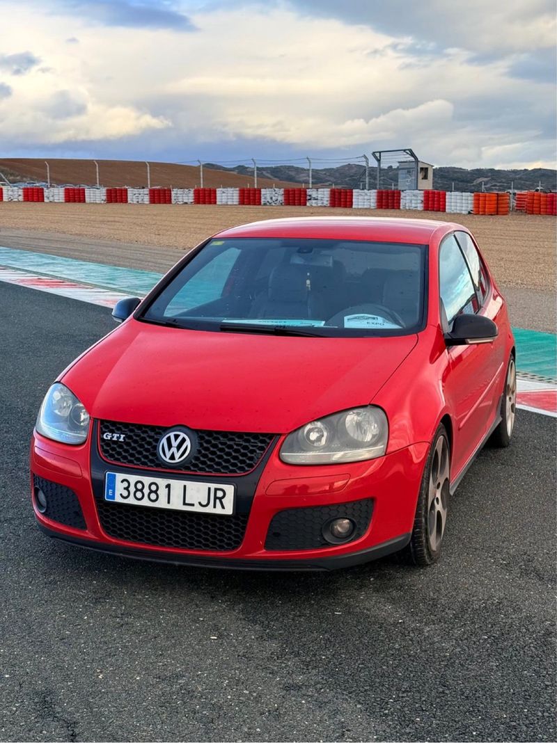 Volkswagen Golf 2005 - foto 1