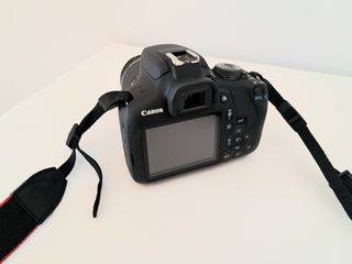 Cámara Canon EOS 2000D