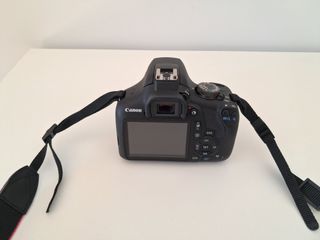 Cámara Canon EOS 2000D