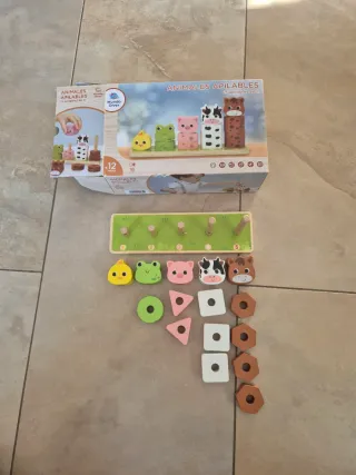 Juego de apilar animales de madera