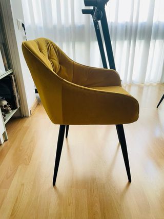 Silla terciopelo mostaza patas hierro negro -