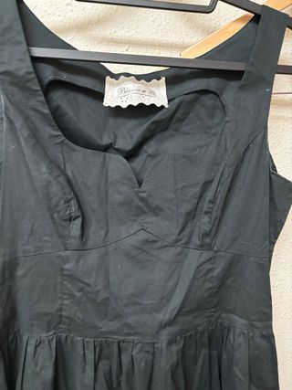 Vestido negro sin mangas