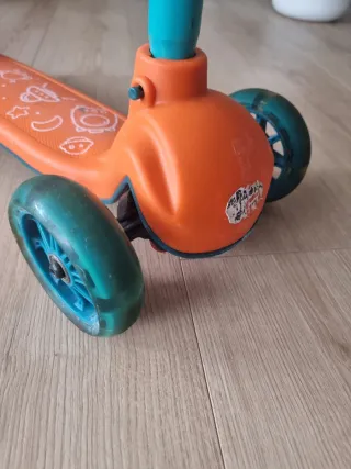 Patinete 3 ruedas infantil naranja y azul