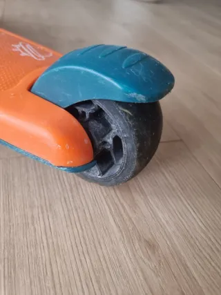 Patinete 3 ruedas infantil naranja y azul