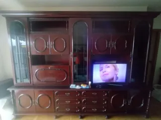 Mueble de salón madera y cristal