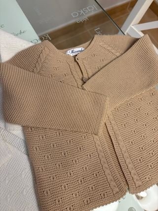 Lote 2 chaquetas punto bebé (blanco roto y camel)