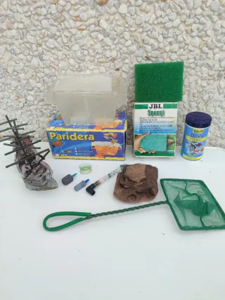 Dos acuarios y mueble