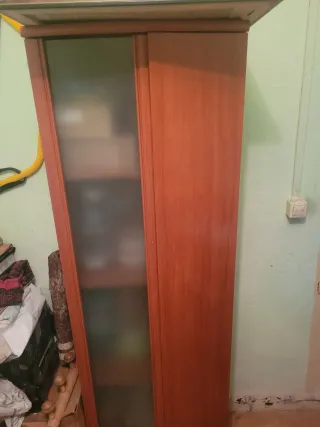 Mueble madera y cristal