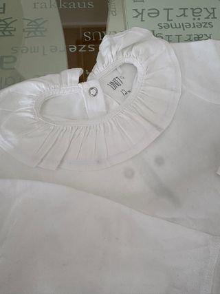 Lote 2 bodys manga larga cuello volantes T.12m