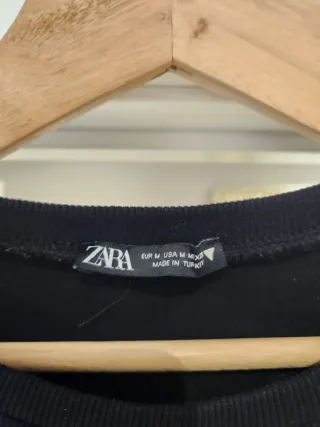 Vestido negro con volantes