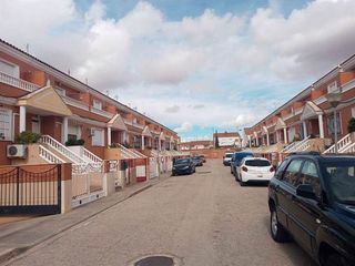 Casa adosada en venta en Tomelloso