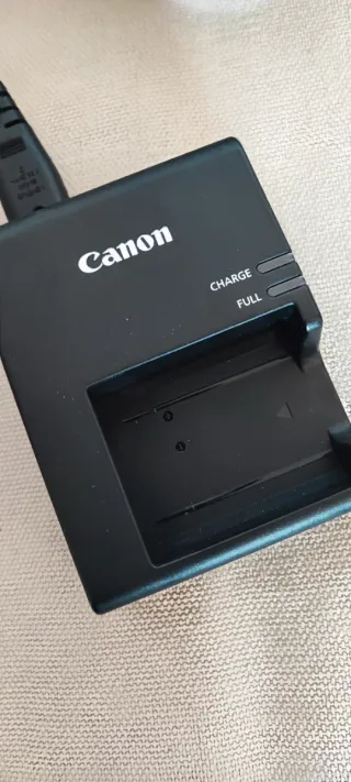 Canon EOS 4000D KitCompleto perfecto solo 664fotos