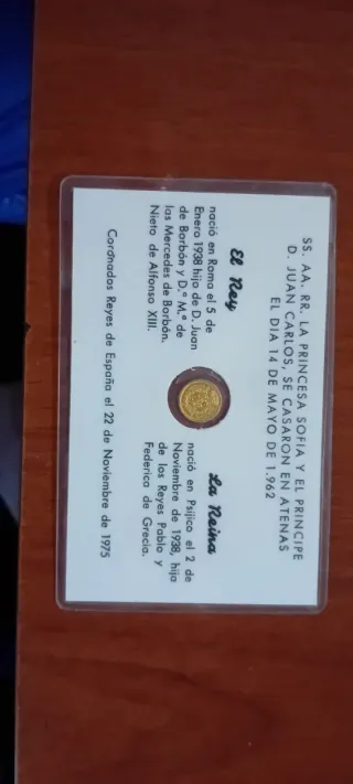 Tarjeta con moneda de los Reyes de España