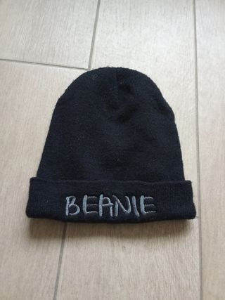 Cappellino OVS nero con scritta