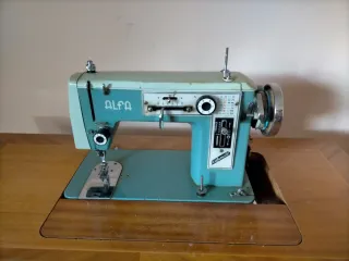 Máquina de coser Alfa
