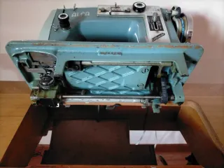 Máquina de coser Alfa