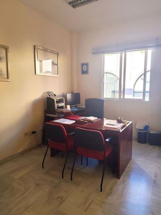 Oficina en venta en La Buhaira en Sevilla