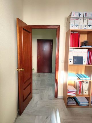 Oficina en venta en La Buhaira en Sevilla