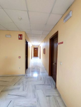 Oficina en venta en La Buhaira en Sevilla