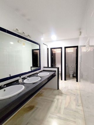 Oficina en venta en La Buhaira en Sevilla