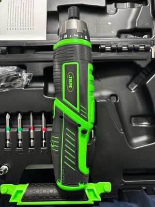 Atornillador a batería JBM con puntas nuevo