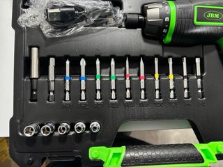 Atornillador a batería JBM con puntas nuevo