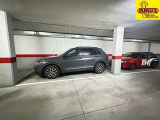 Garaje en venta en Ensanche - Sar en Santiago de Compostela