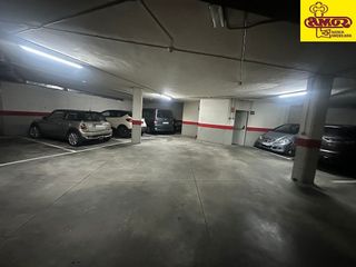 Garaje en venta en Ensanche - Sar en Santiago de Compostela